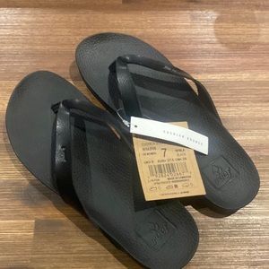 NWT Reef Cushion Bounce Court Flip Flop Black